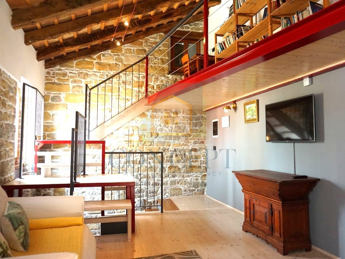 Istra, Oprtalj, Kamena hiša s 3 apartmaji in dvema poslovnima prostoroma