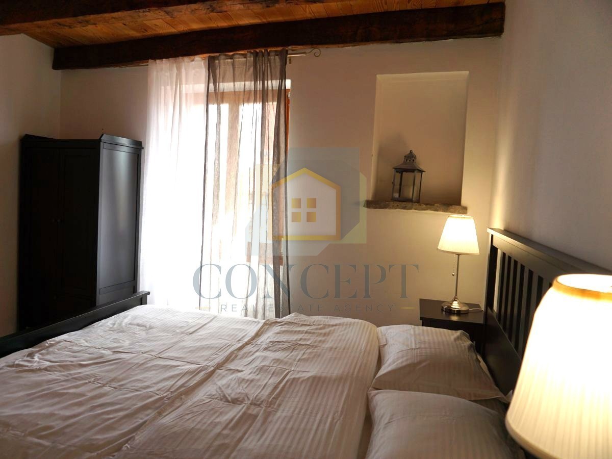 Istra, Oprtalj, Kamena hiša s 3 apartmaji in dvema poslovnima prostoroma