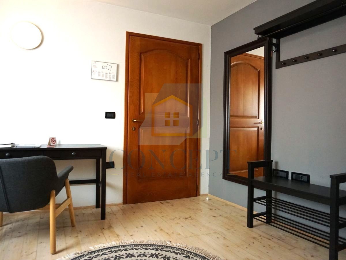 Istra, Oprtalj, Kamena hiša s 3 apartmaji in dvema poslovnima prostoroma