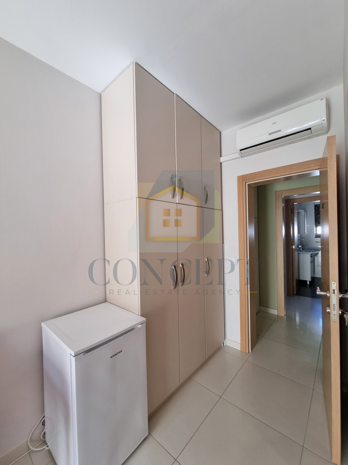 Poreč, širši center, Dvojna hiša z dvema stanovanjem in dvoriščem, 1 km od morja