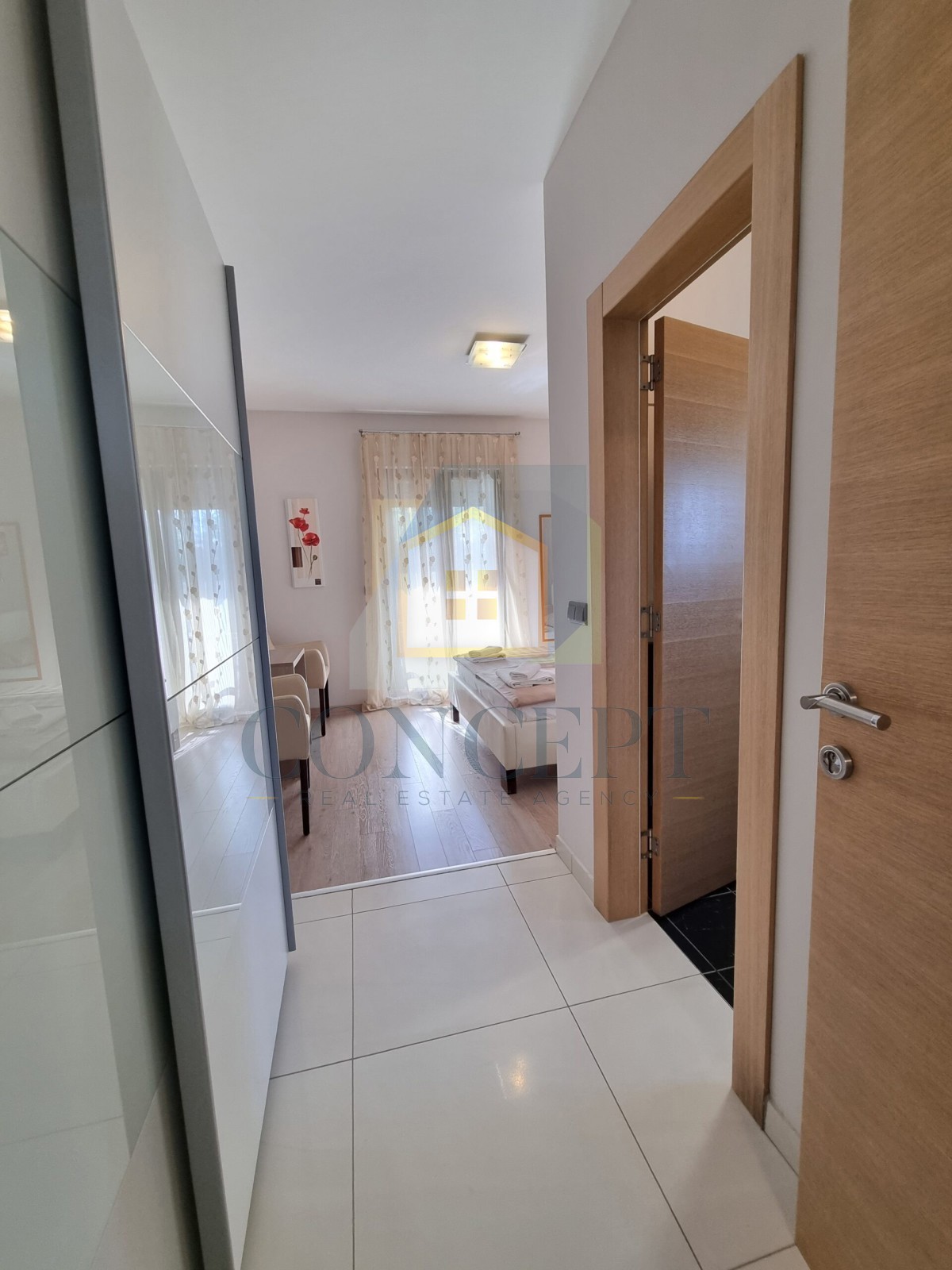 Poreč, širši center, Dvojna hiša z dvema stanovanjem in dvoriščem, 1 km od morja