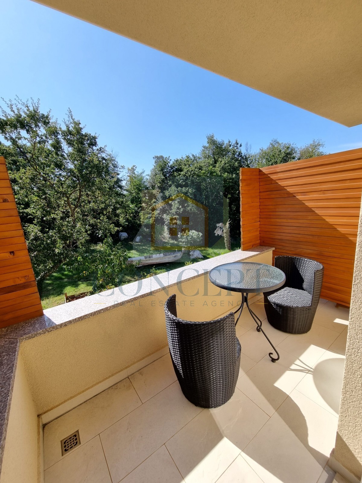 Poreč, širši center, Dvojna hiša z dvema stanovanjem in dvoriščem, 1 km od morja