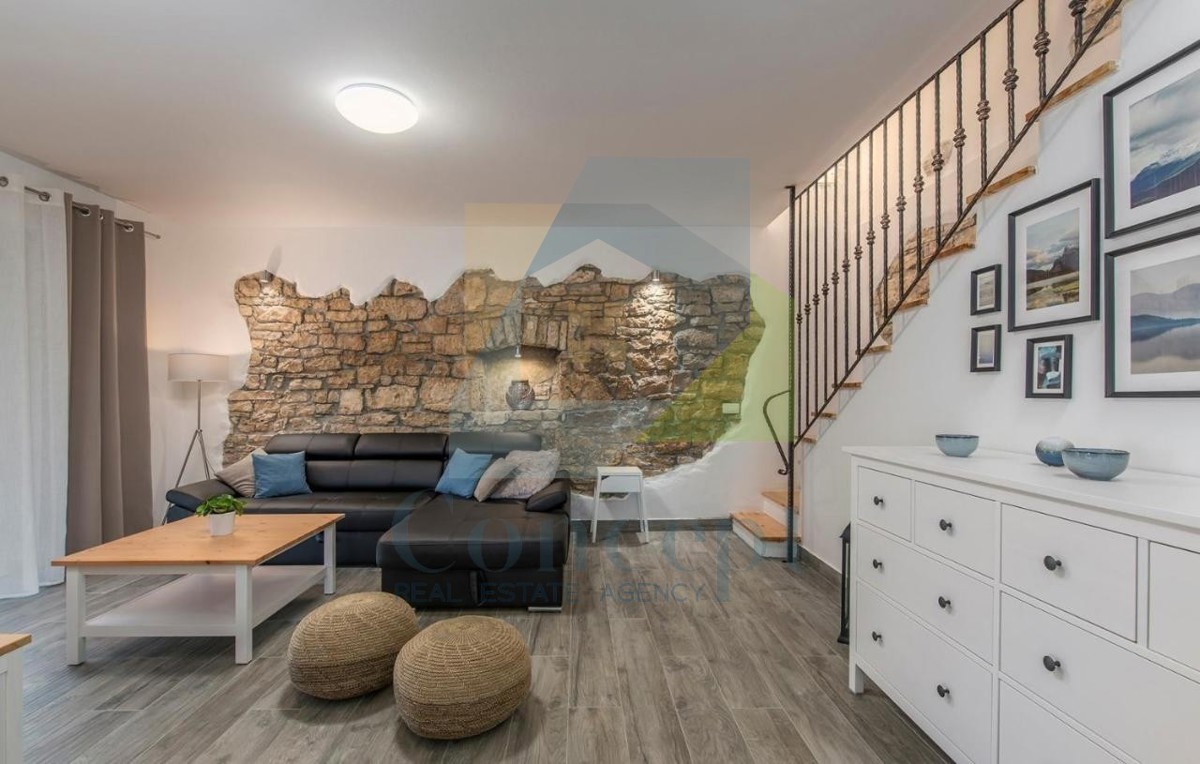 Poreč, okolica, Renovirana autohtona istarska kuća s velikim dvorištem