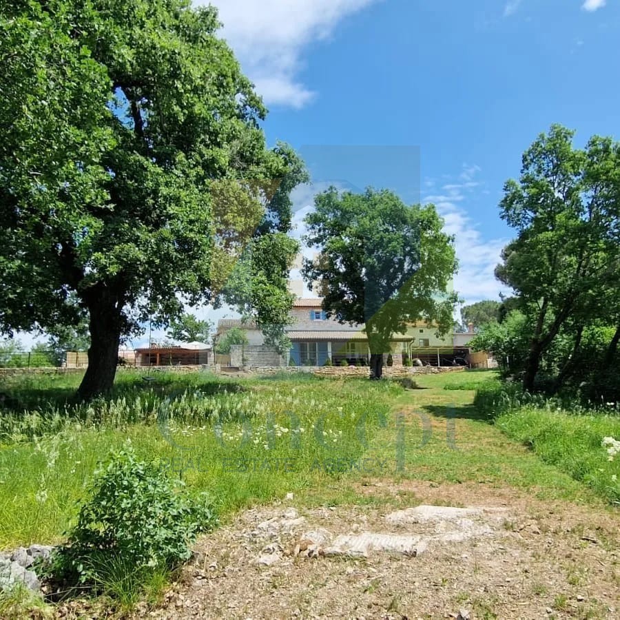 Poreč, okolica, Renovirana autohtona istarska kuća s velikim dvorištem