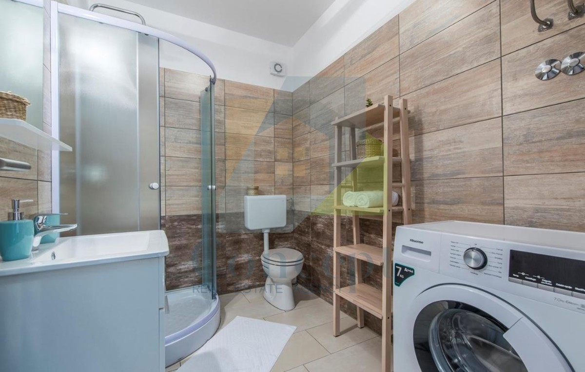 Poreč, okolica, Renovirana autohtona istarska kuća s velikim dvorištem