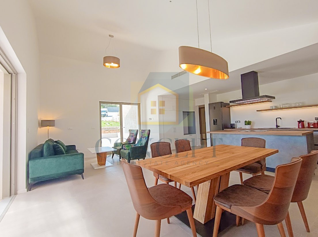 Motovun, okolica, Prekrasna pritličnica s bazenom in pogledom na Motovun