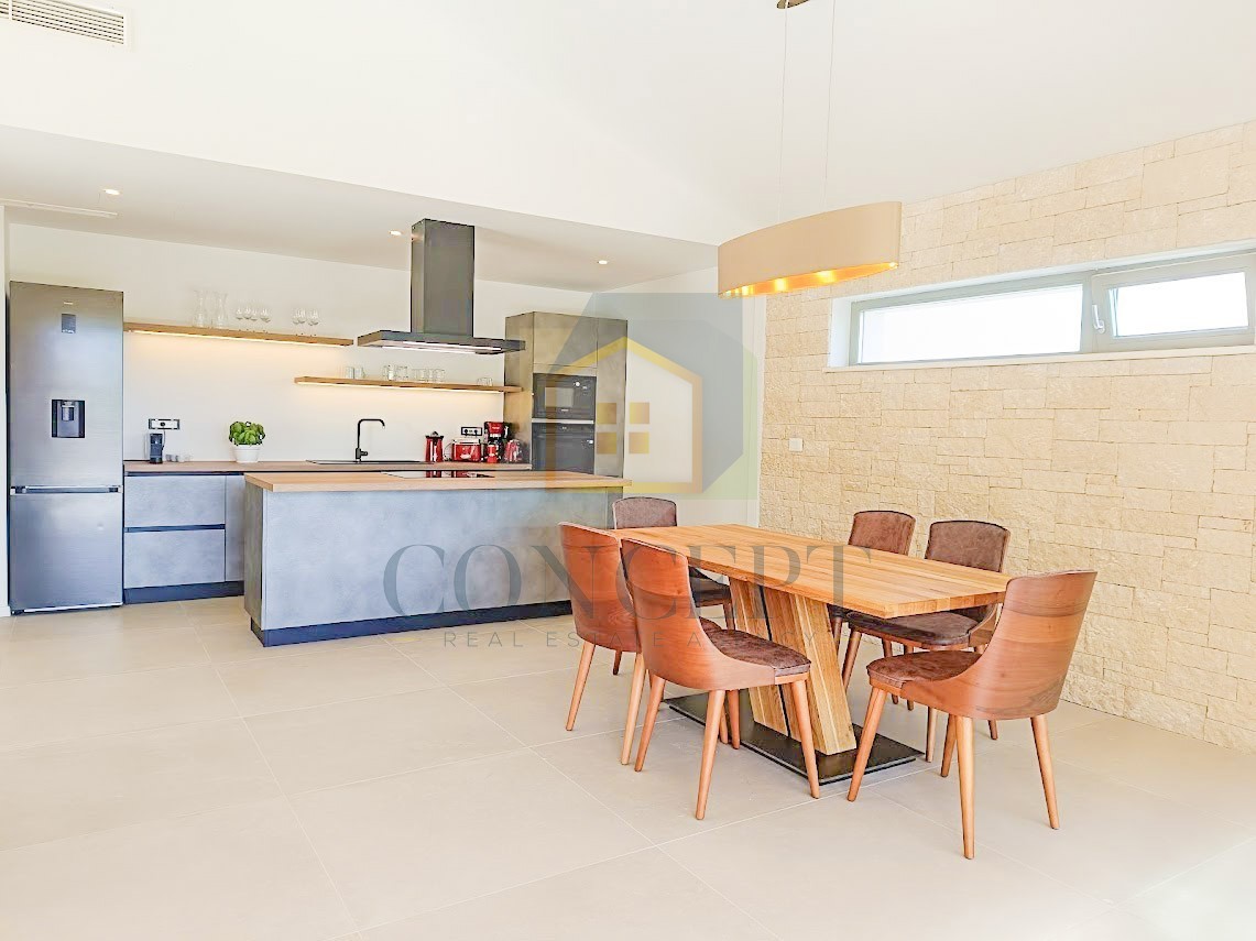 Motovun, okolica, Prekrasna pritličnica s bazenom in pogledom na Motovun