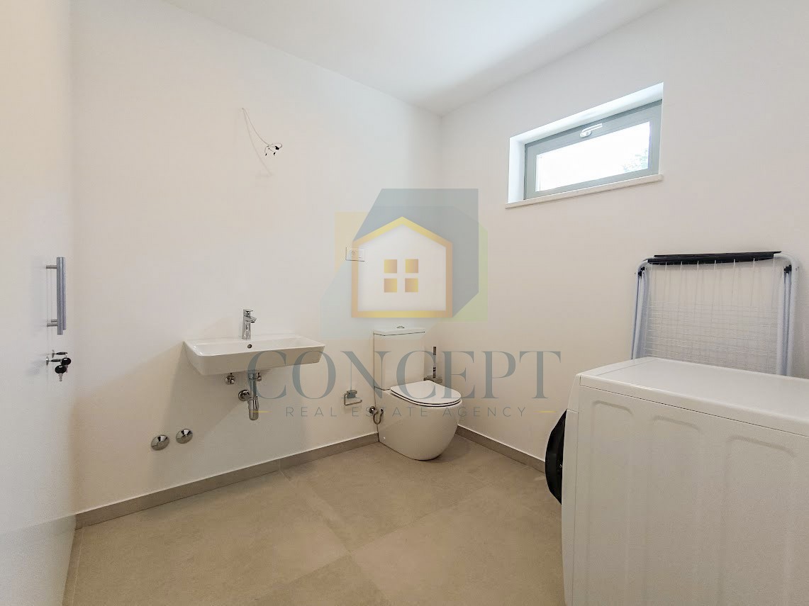 Motovun, okolica, Prekrasna pritličnica s bazenom in pogledom na Motovun