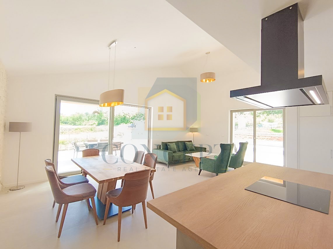 Motovun, okolica, Prekrasna pritličnica s bazenom in pogledom na Motovun