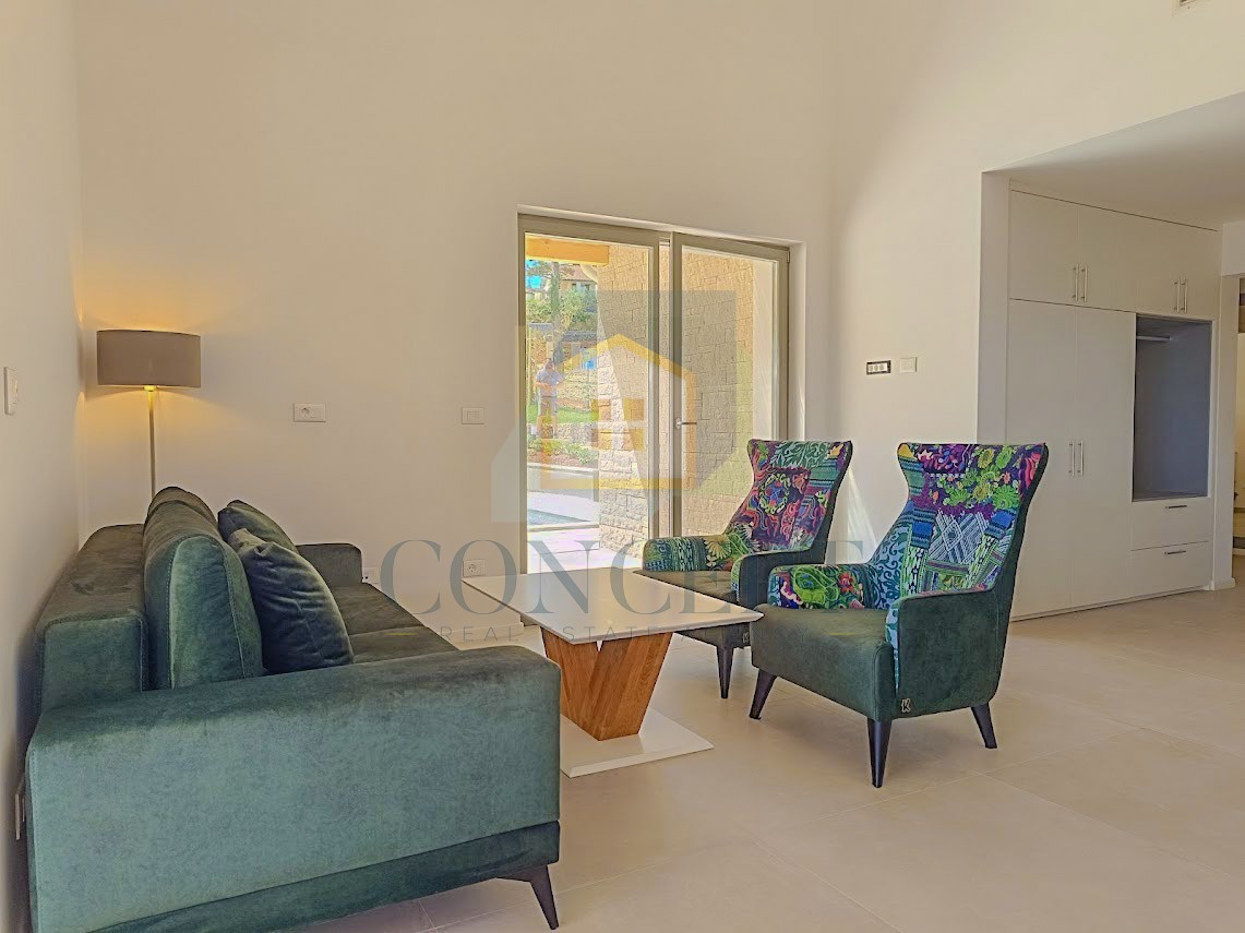 Motovun, okolica, Prekrasna pritličnica s bazenom in pogledom na Motovun