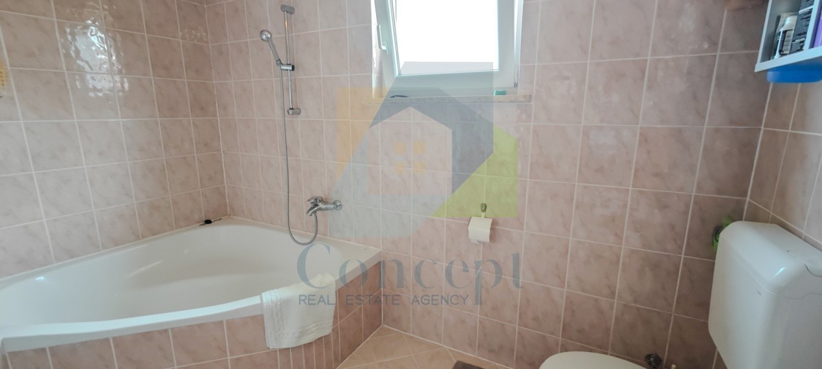 Poreč, širši center, Dvoetažni prostoren stan, 500 m od morja