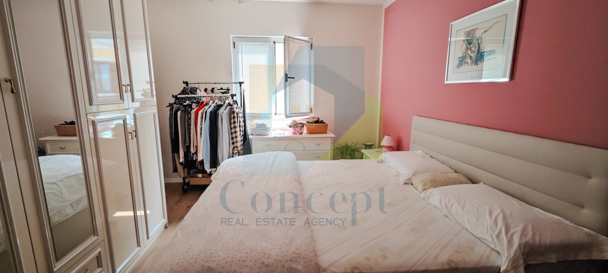 Poreč, širši center, Dvoetažni prostoren stan, 500 m od morja