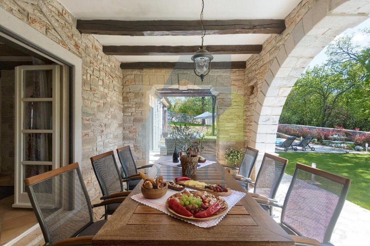 Poreč, Tinjan, Mediteranska kamena vila s bazenom na mirni lokaciji