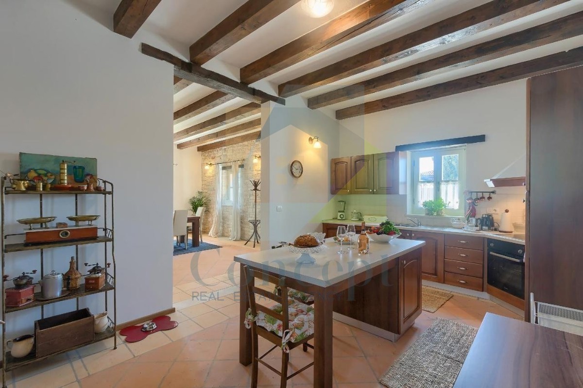 Poreč, Tinjan, Mediteranska kamena vila s bazenom na mirni lokaciji