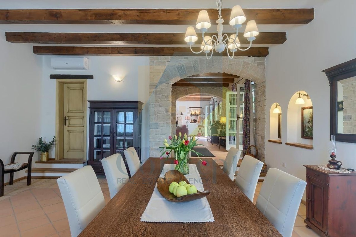 Poreč, Tinjan, Mediteranska kamena vila s bazenom na mirni lokaciji