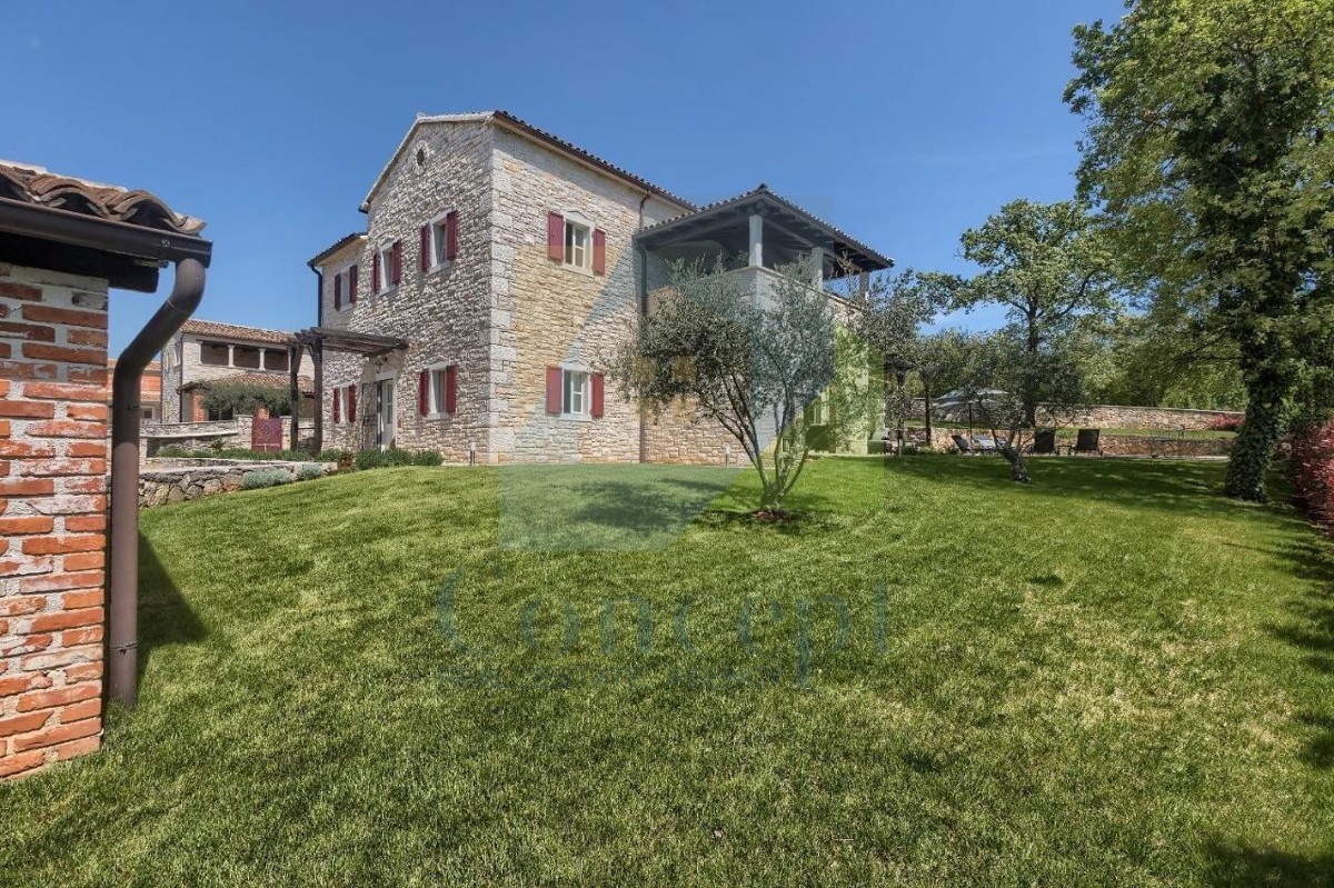 Poreč, Tinjan, Mediteranska kamena vila s bazenom na mirni lokaciji