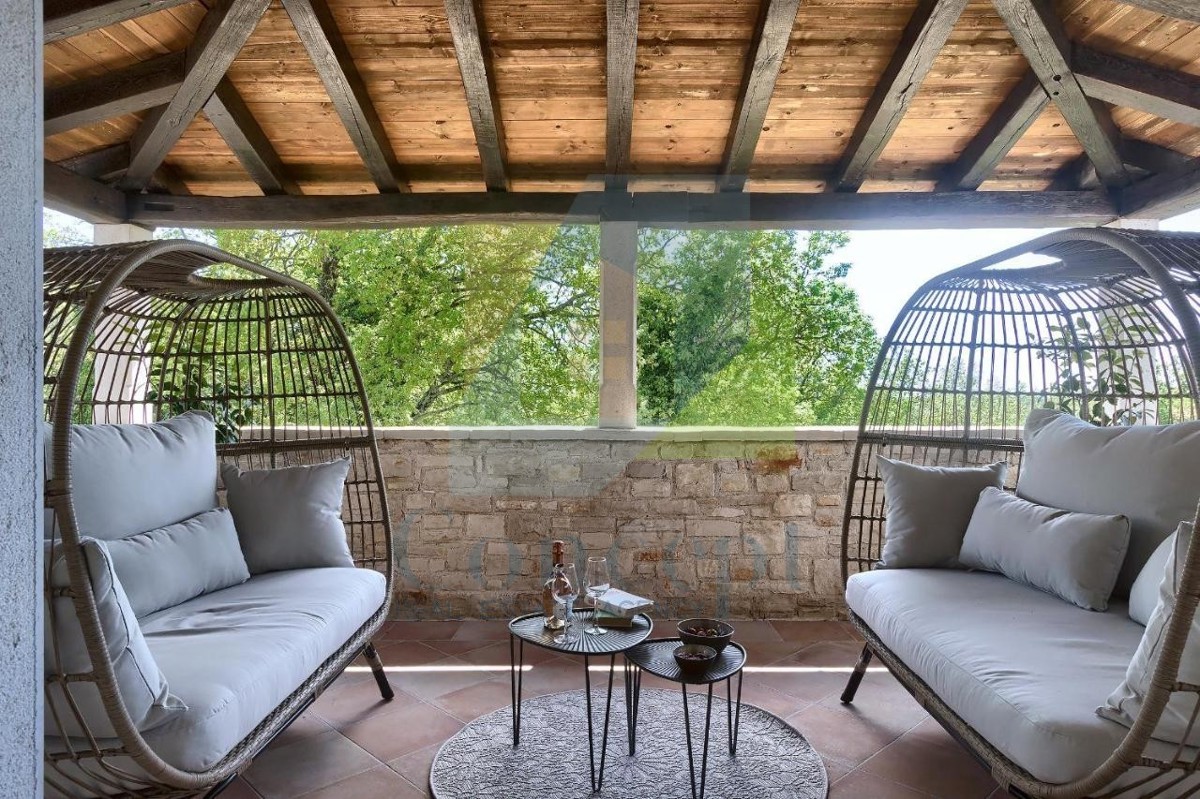 Poreč, Tinjan, Mediteranska kamena vila s bazenom na mirni lokaciji