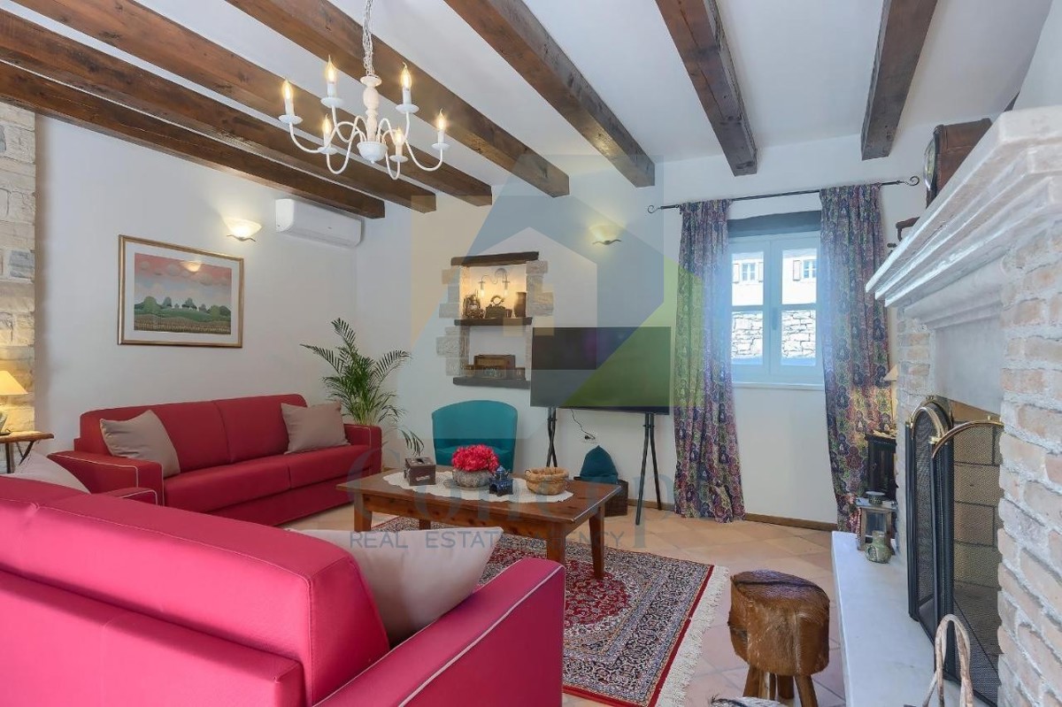 Poreč, Tinjan, Mediteranska kamena vila s bazenom na mirni lokaciji