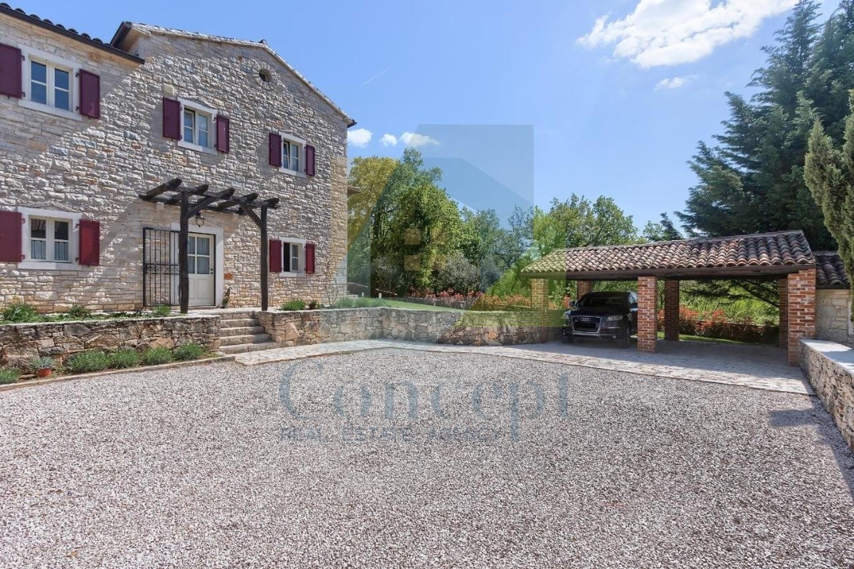 Poreč, Tinjan, Mediteranska kamena vila s bazenom na mirni lokaciji