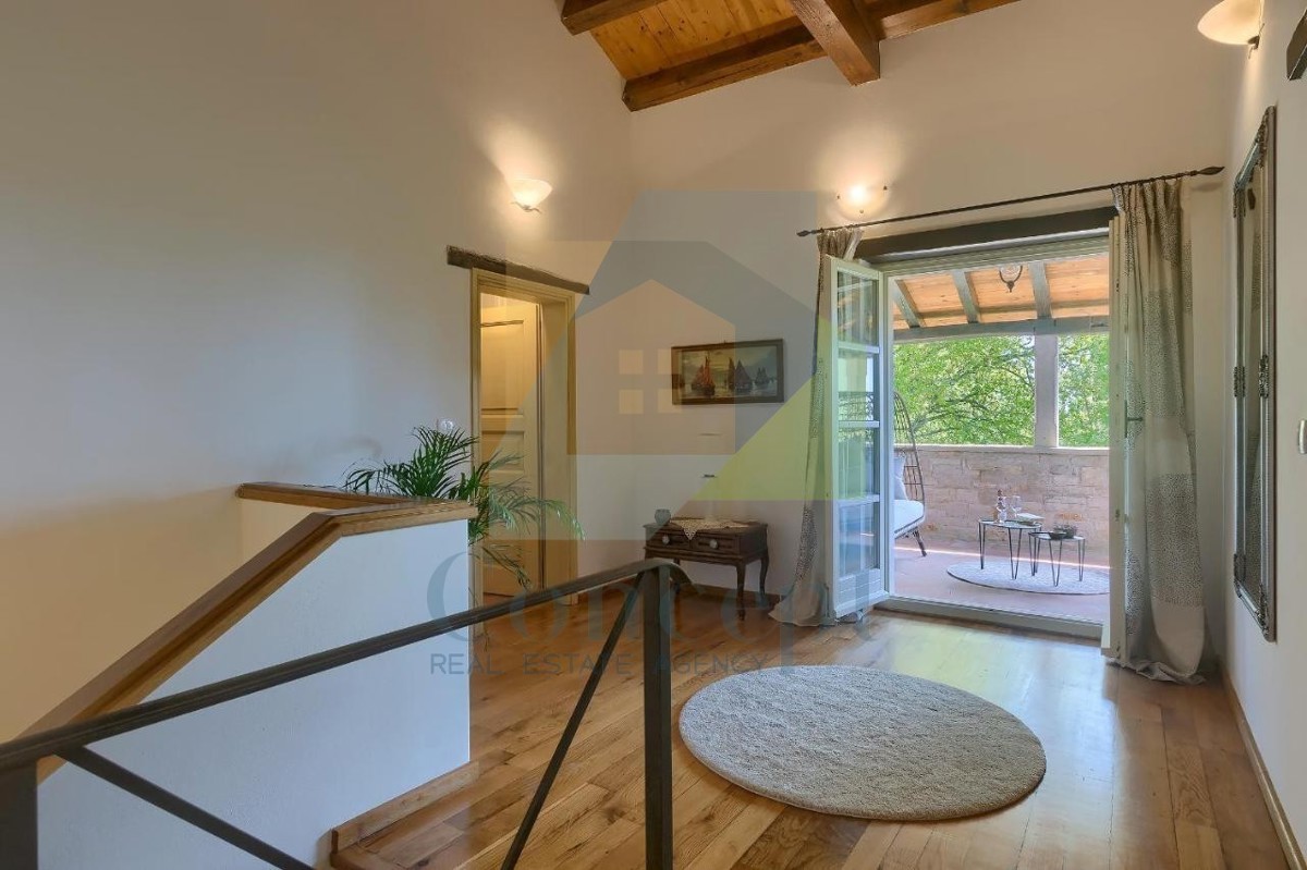 Poreč, Tinjan, Mediteranska kamena vila s bazenom na mirni lokaciji