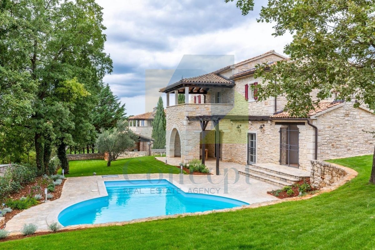 Poreč, Tinjan, Mediteranska kamena vila s bazenom na mirni lokaciji