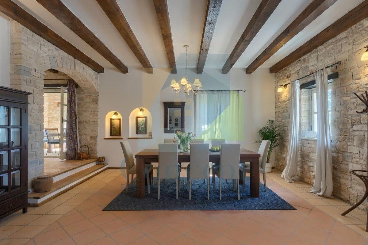 Poreč, Tinjan, Mediteranska kamena vila s bazenom na mirni lokaciji