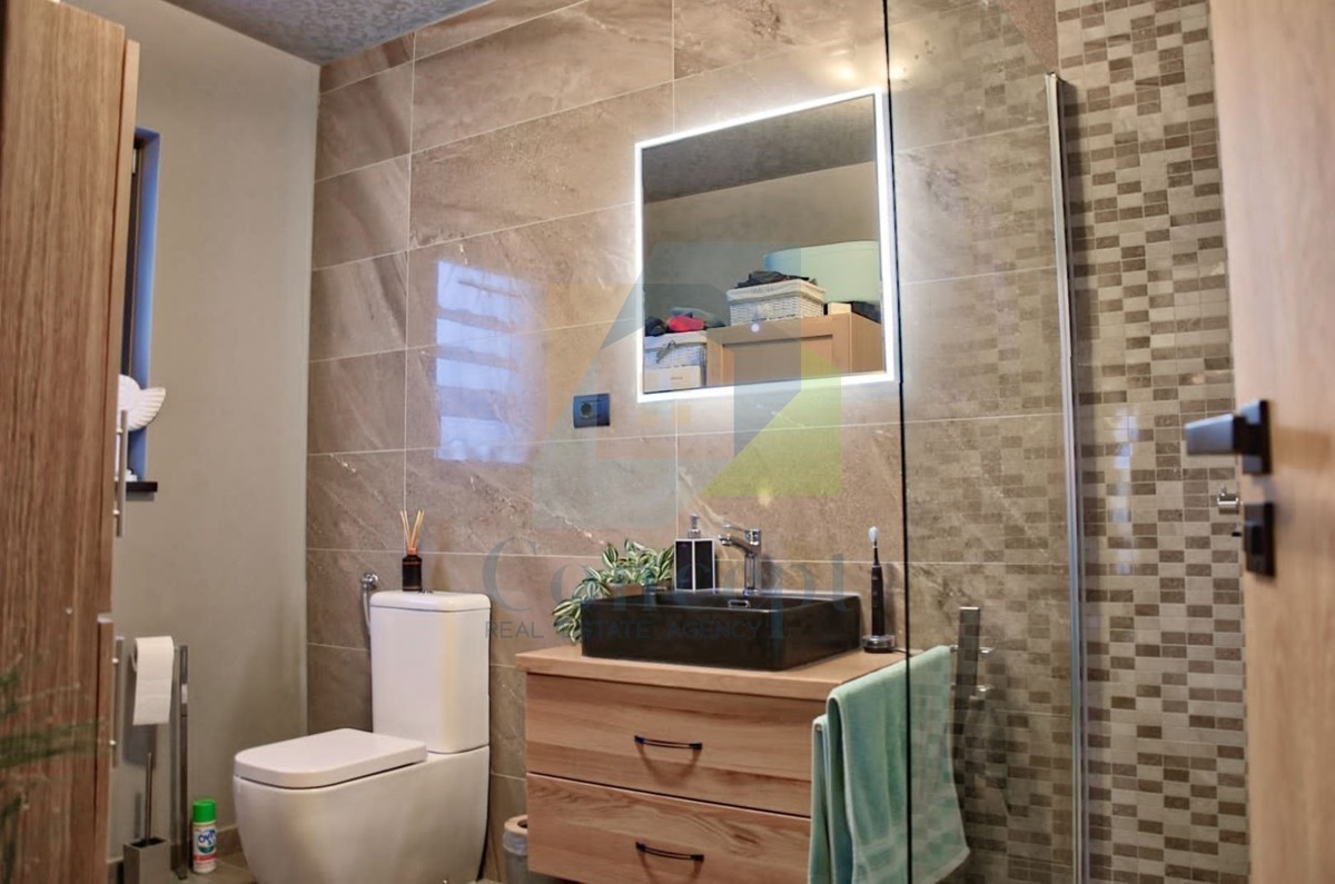 Poreč, okolica, Lepa urejena dvojna hiša, 4 km od Poreča