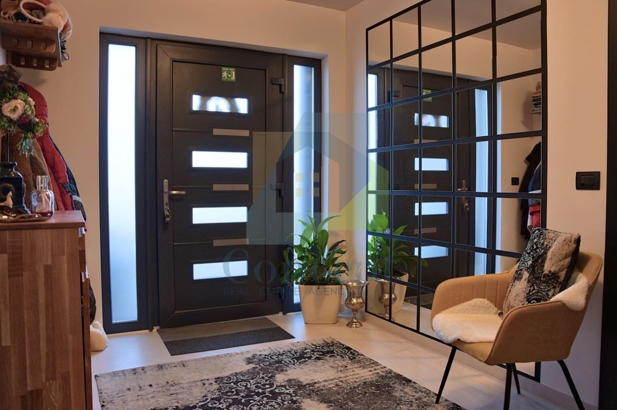 Poreč, okolica, Lepa urejena dvojna hiša, 4 km od Poreča