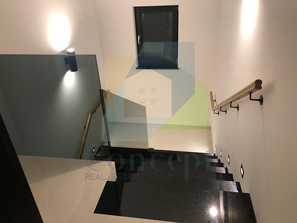 Poreč, okolica, Lepa urejena dvojna hiša, 4 km od Poreča