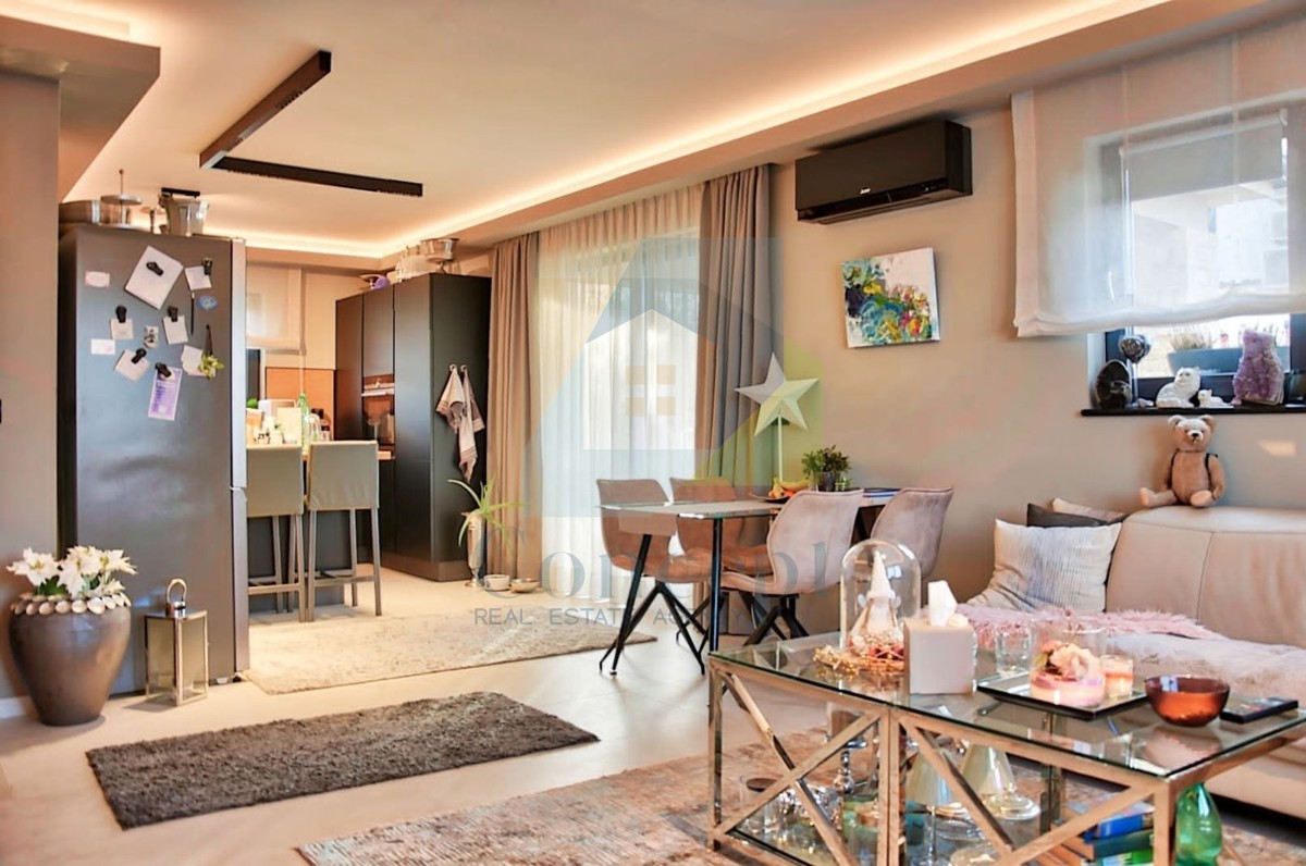 Poreč, okolica, Lepa urejena dvojna hiša, 4 km od Poreča