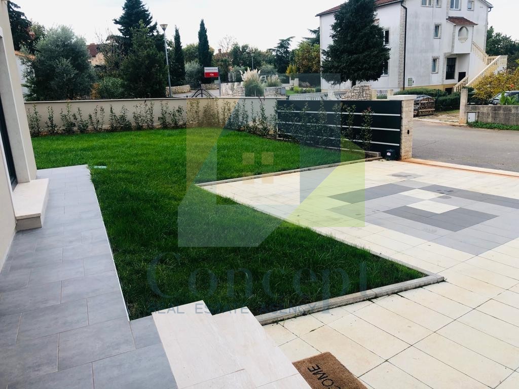 Poreč, okolica, Lepa urejena dvojna hiša, 4 km od Poreča