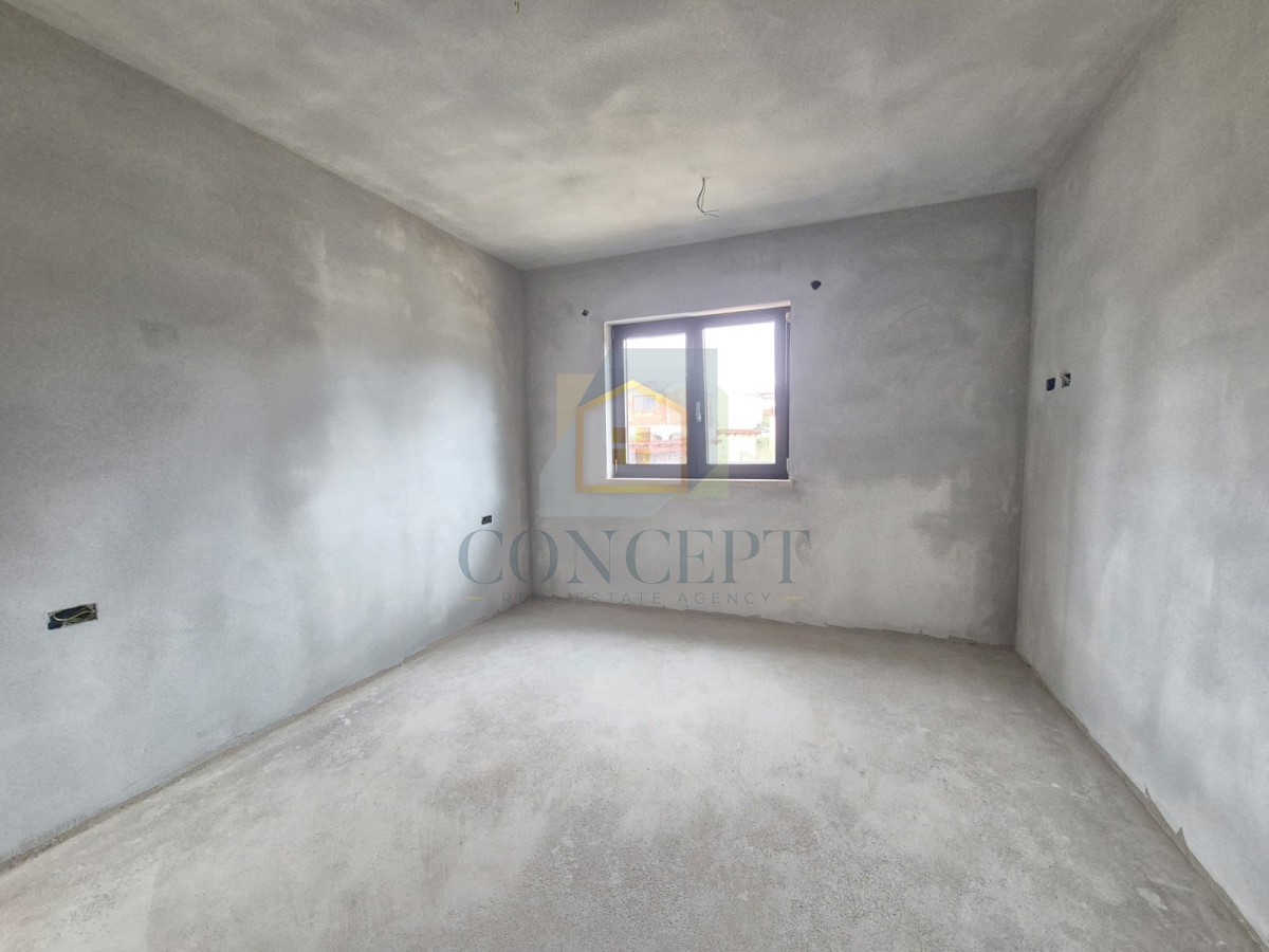 Poreč, uža okolica, Stan v 1. nadstropju na odlični lokaciji, 1,5 km od morja