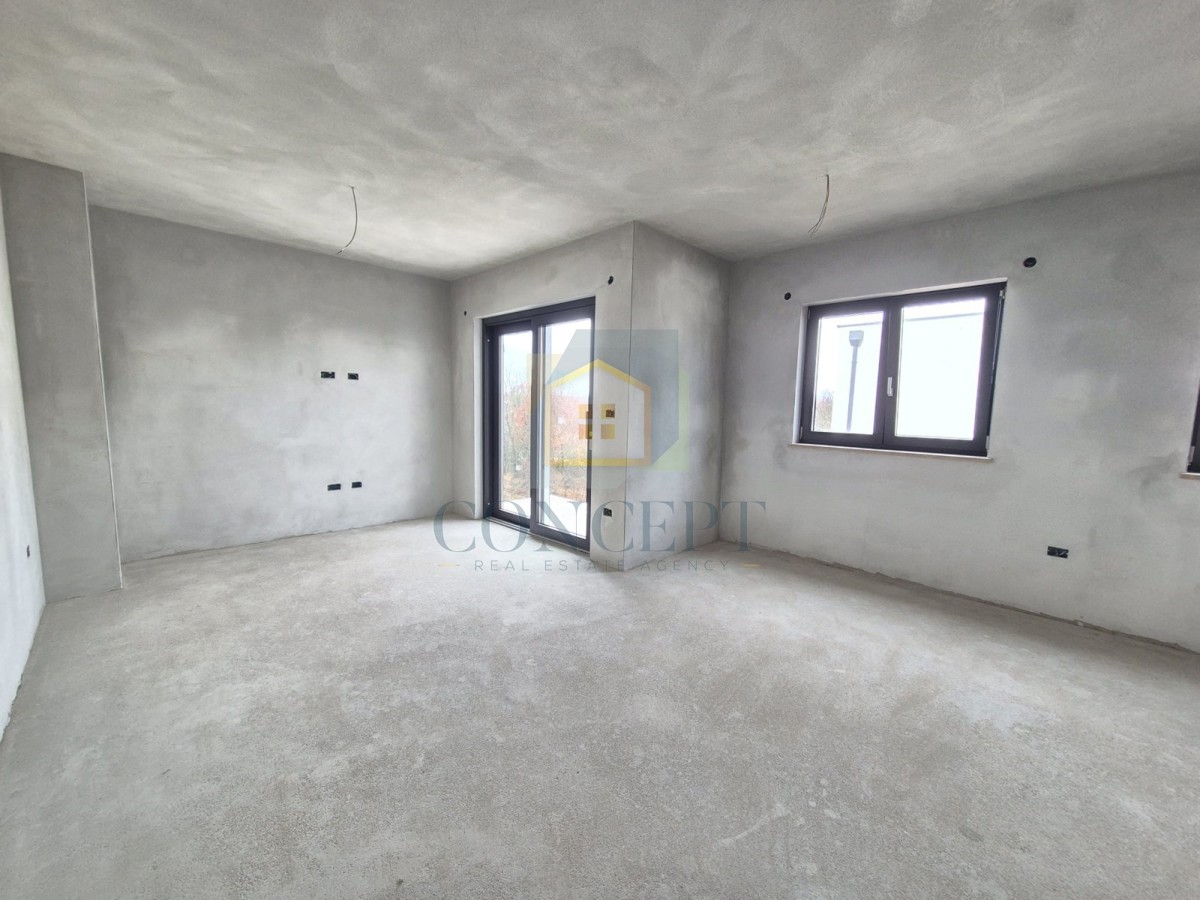 Poreč, uža okolica, Stan v 1. nadstropju na odlični lokaciji, 1,5 km od morja