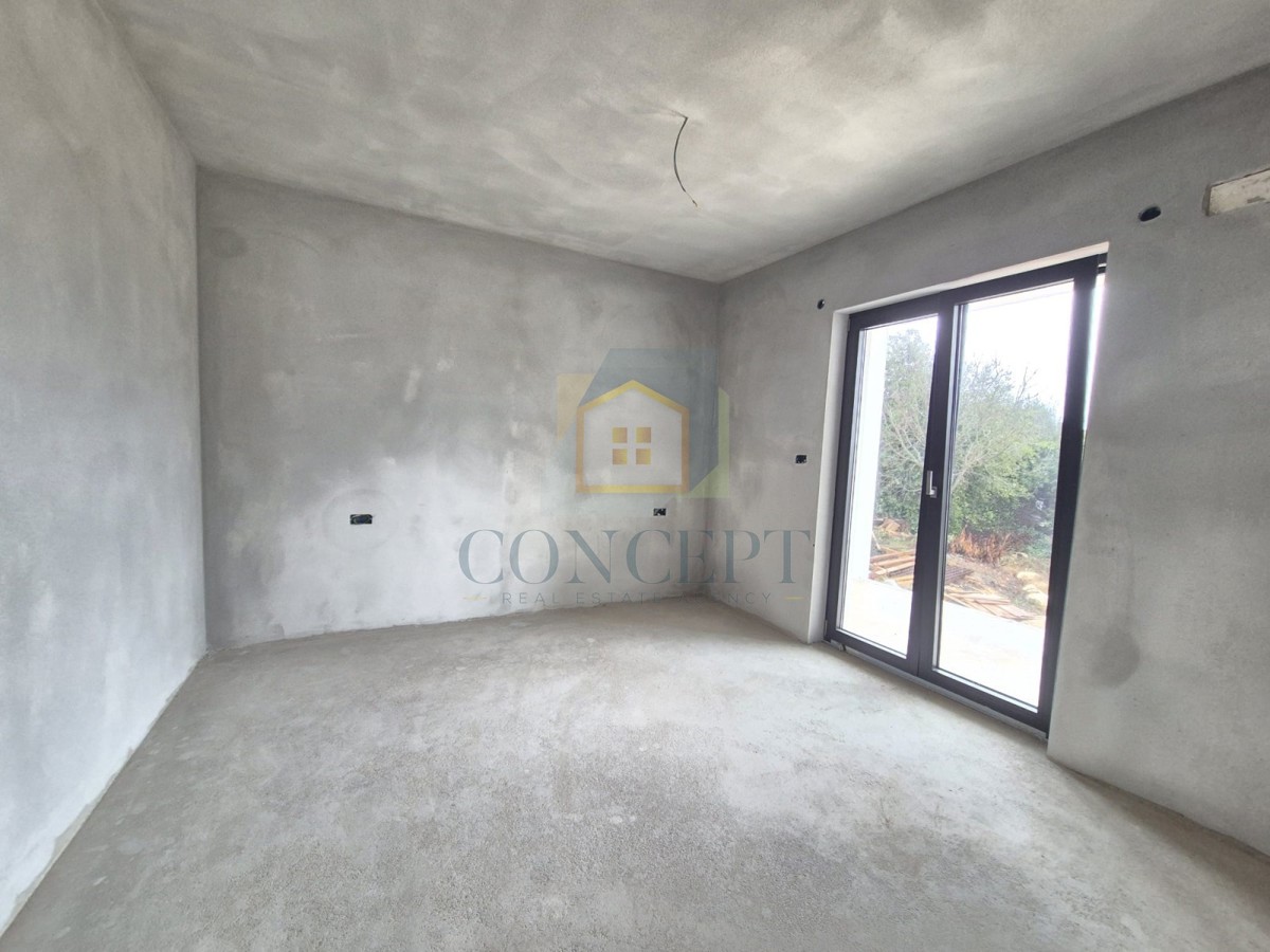 Poreč, uža okolica, Stan v 1. nadstropju na odlični lokaciji, 1,5 km od morja