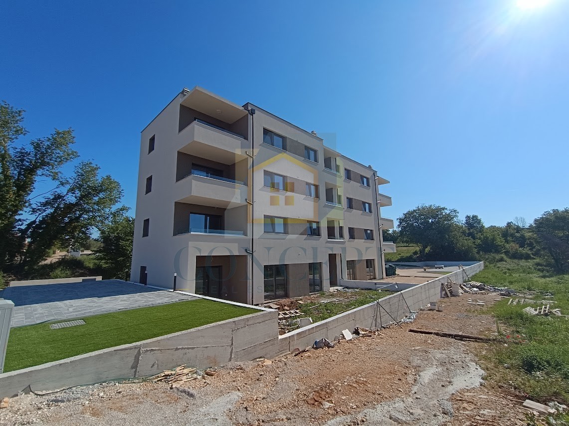 Poreč, okolica, Stan na 1. nadstropju novogradnje, 3 km od morja