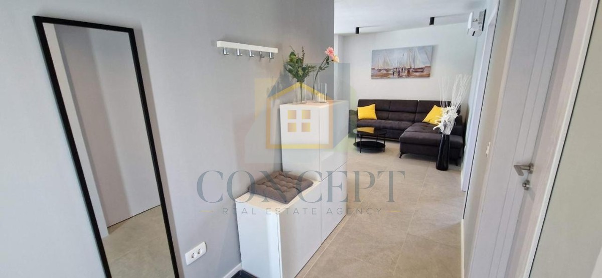 Labin, okolica, Prizemna hiša s bazenom in veliko parcelo, 3,5 km od morja