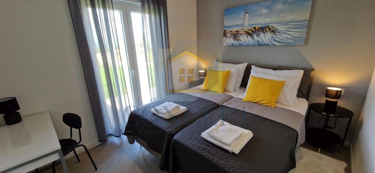 Labin, okolica, Prizemna hiša s bazenom in veliko parcelo, 3,5 km od morja