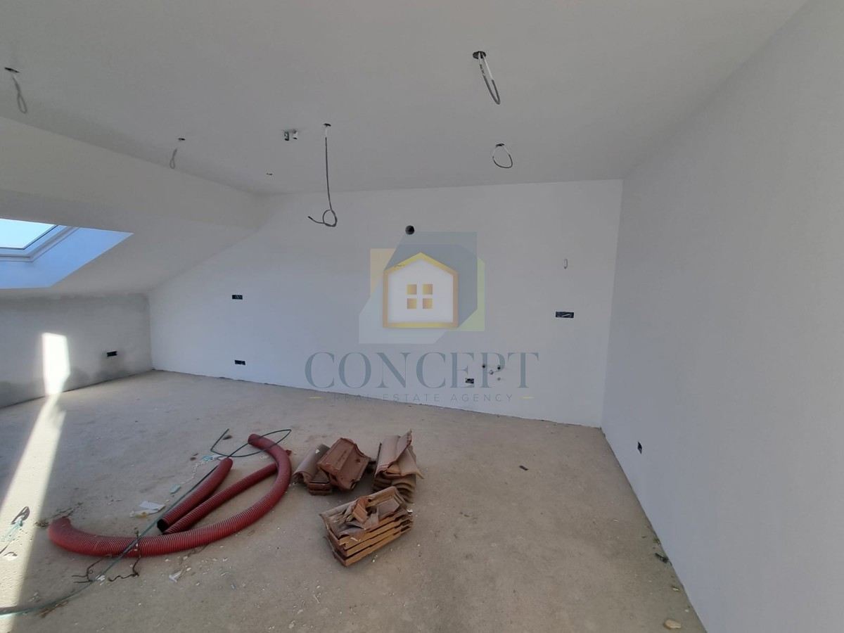 Poreč, center, Stan v novogradnji v 4. nadstropju s pogledom na morje, 200 m od morja