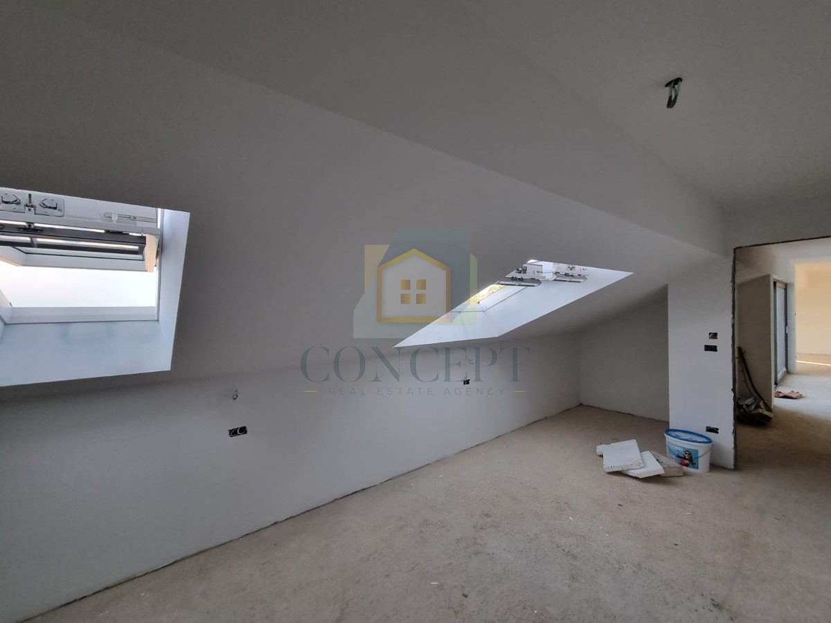 Poreč, center, Stan v novogradnji v 4. nadstropju s pogledom na morje, 200 m od morja