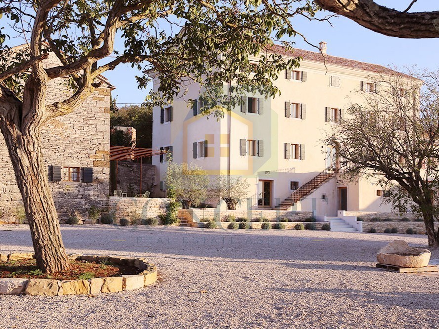 Buje, okolica, Luksuzno beneško posestvo na čudoviti lokaciji