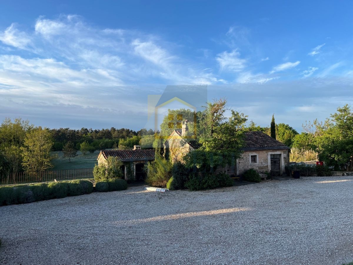 Buje, okolica, Luksuzno beneško posestvo na čudoviti lokaciji