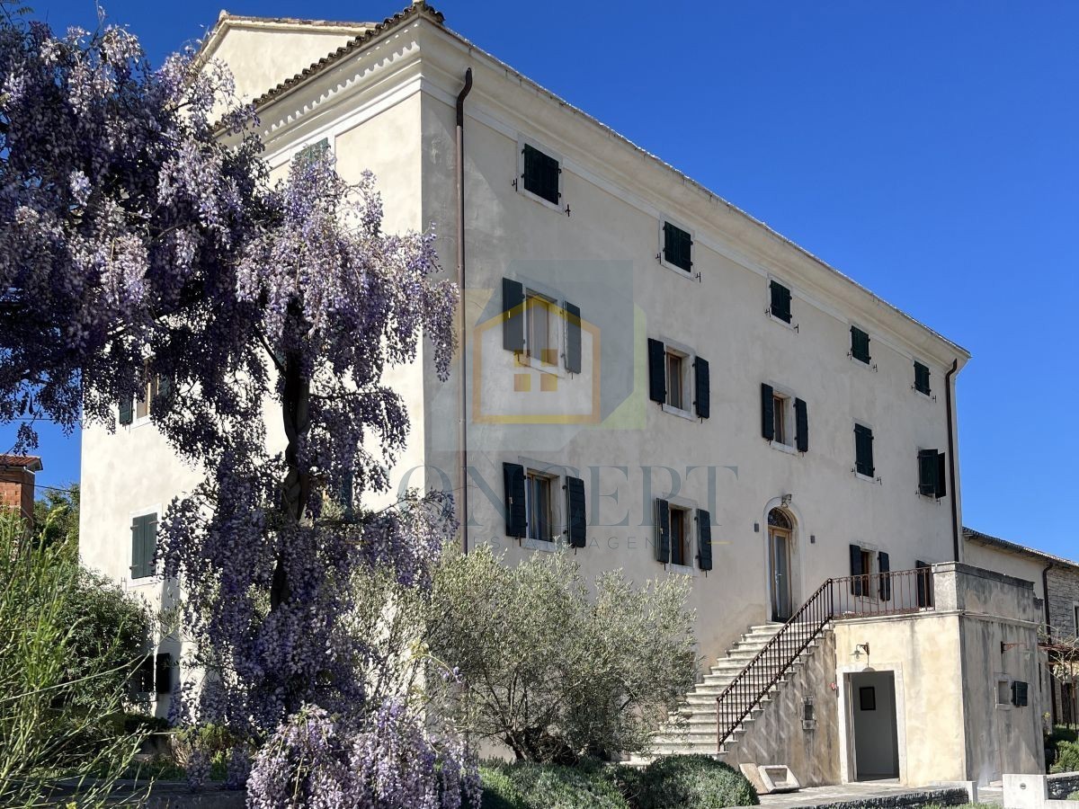 Buje, okolica, Luksuzno beneško posestvo na čudoviti lokaciji