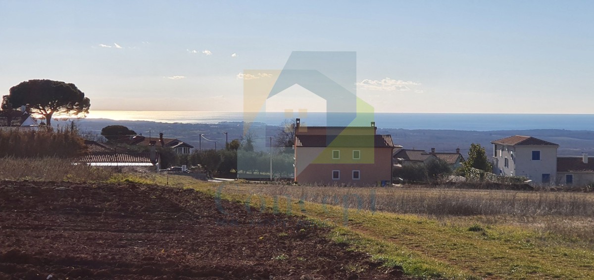 Poreč, okolica, Građevinsko zemljišče z pogledom na morje in gradbenim dovoljenjem