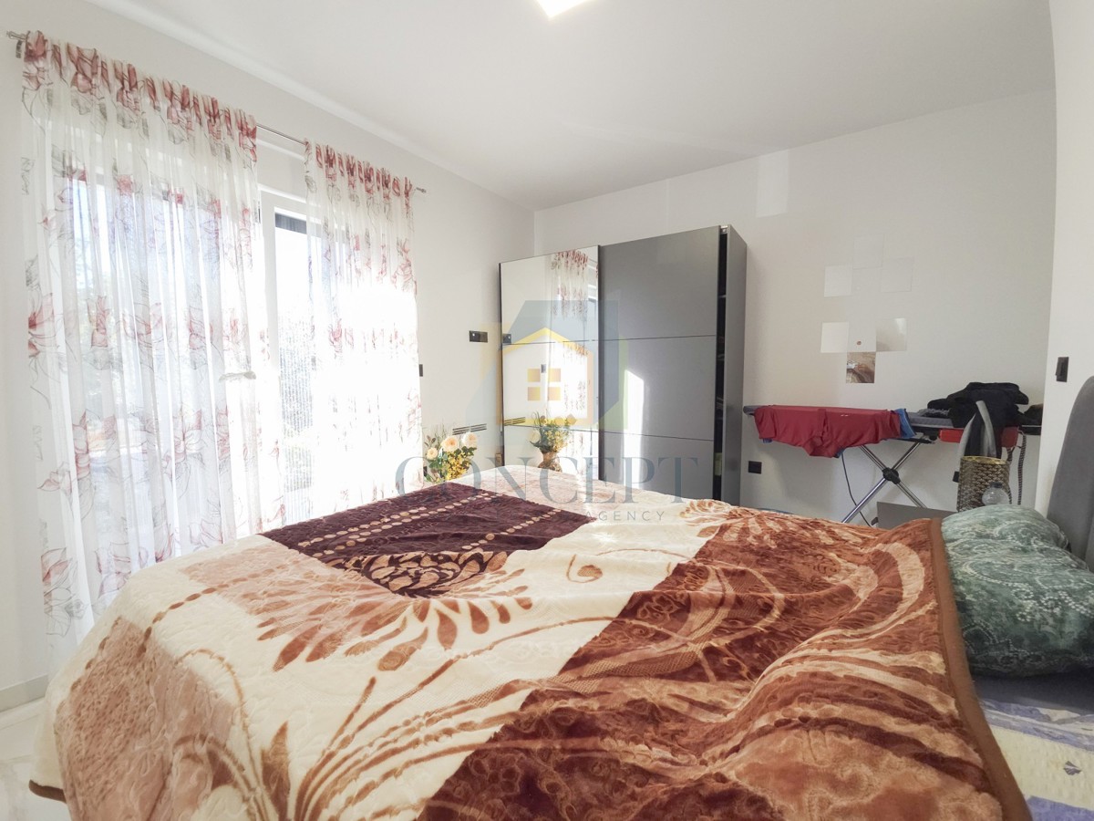 Poreč, okolica, moderna luksuzna vila s bazenom, 12 km od morja