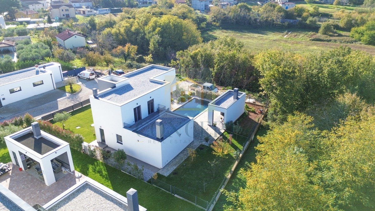 Poreč, okolica, moderna luksuzna vila s bazenom, 12 km od morja