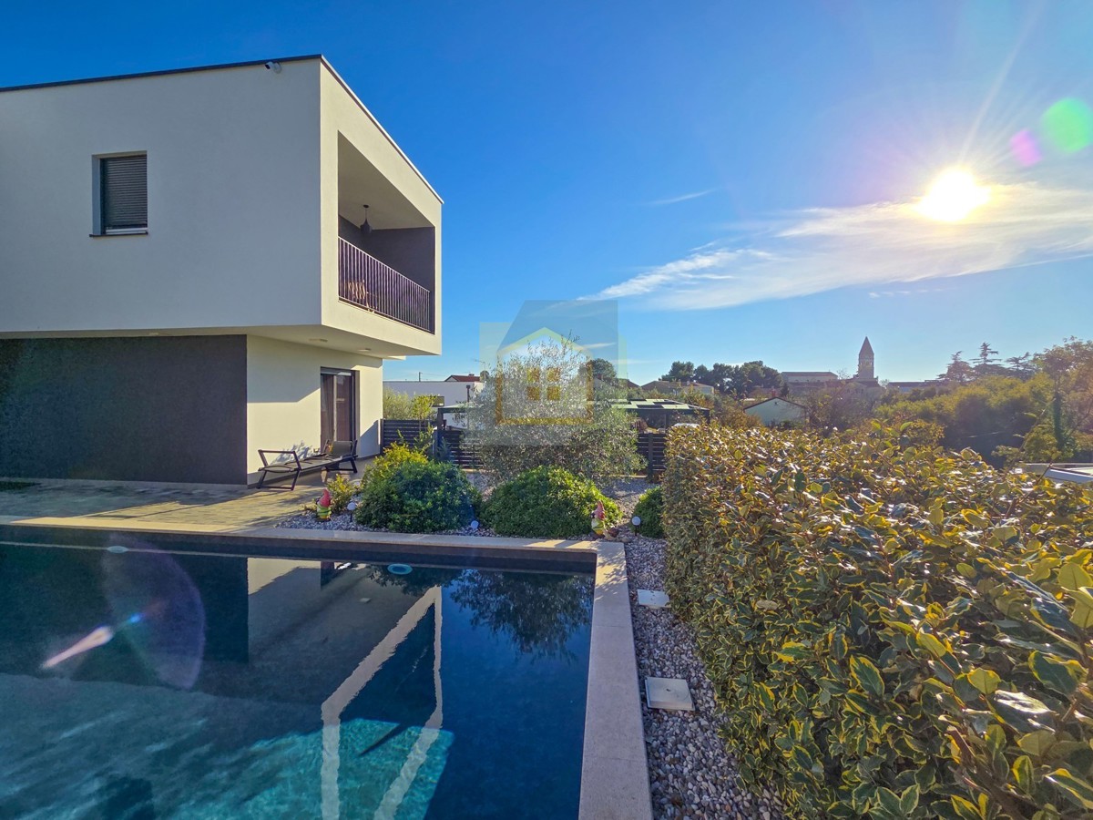 Poreč, okolica, moderna luksuzna vila s bazenom, 12 km od morja