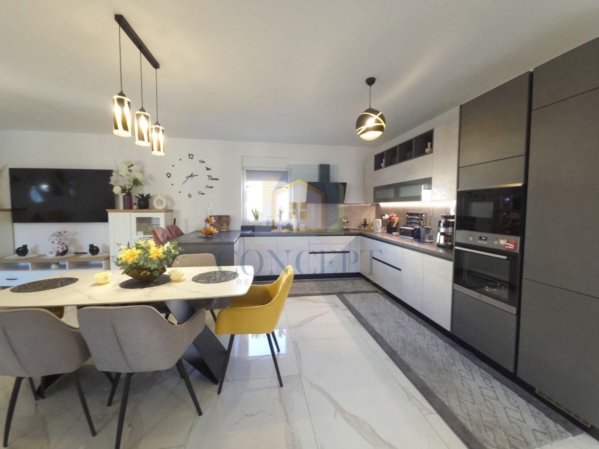 Poreč, okolica, moderna luksuzna vila s bazenom, 12 km od morja