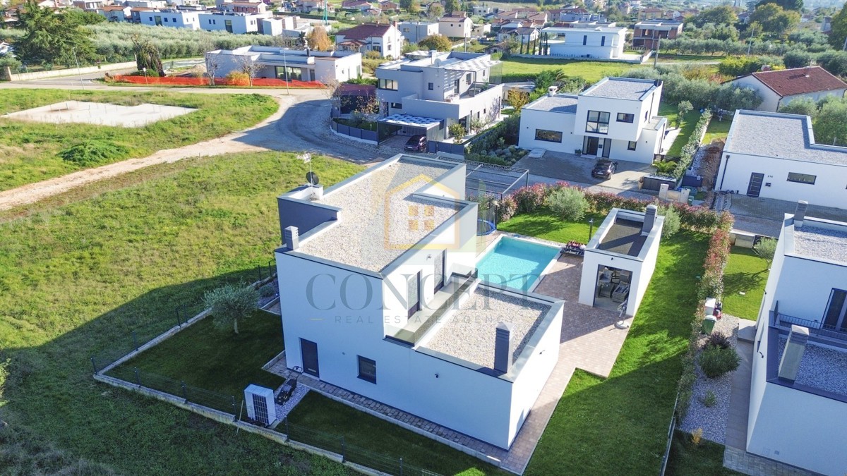 Poreč, okolica, moderna luksuzna vila s bazenom, 12 km od morja