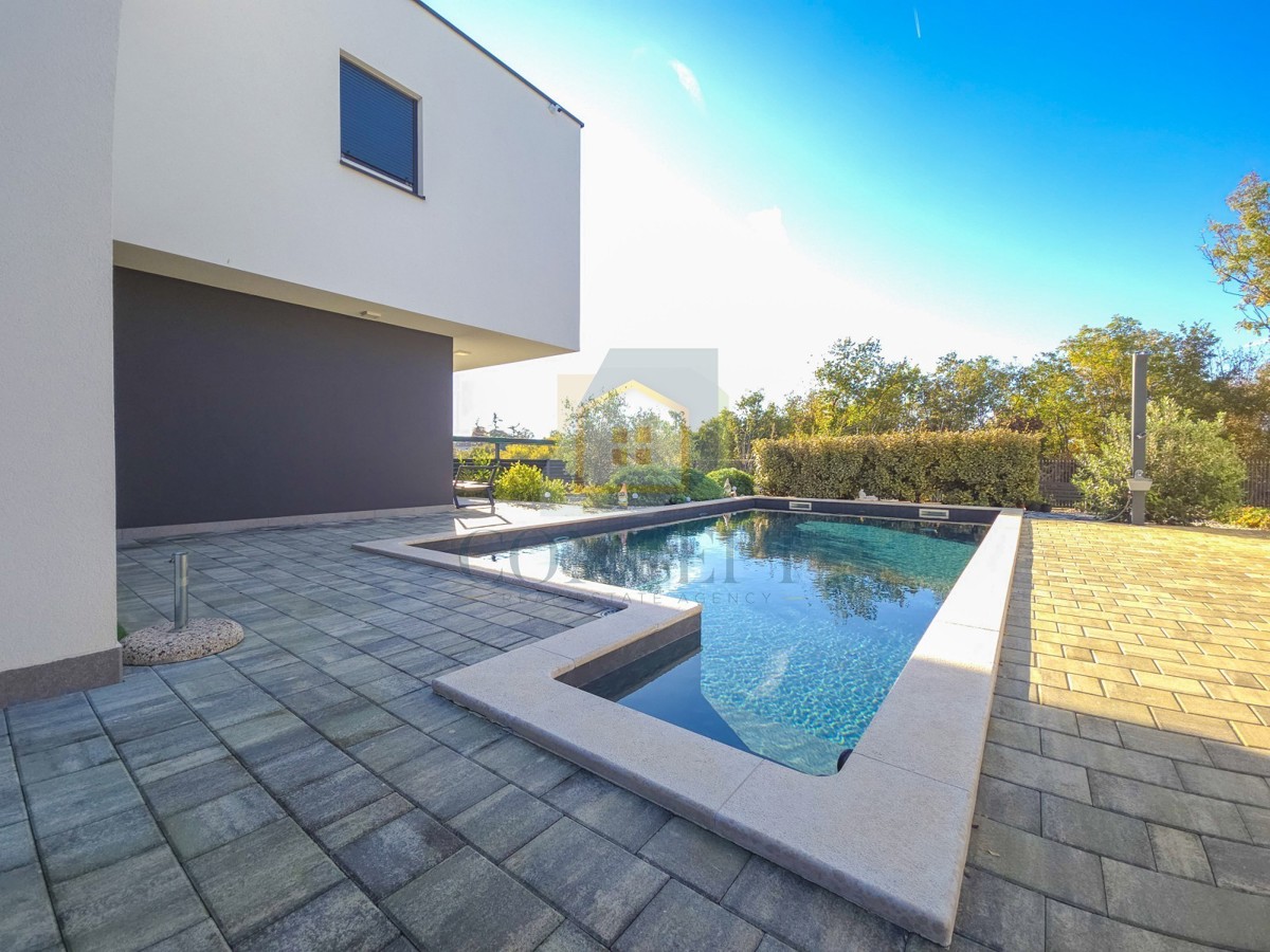 Poreč, okolica, moderna luksuzna vila s bazenom, 12 km od morja