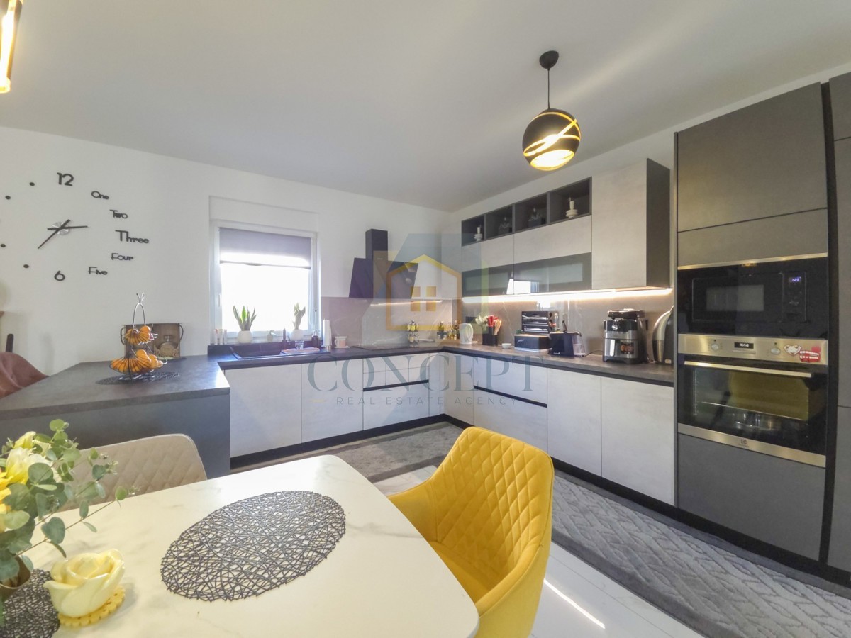 Poreč, okolica, moderna luksuzna vila s bazenom, 12 km od morja